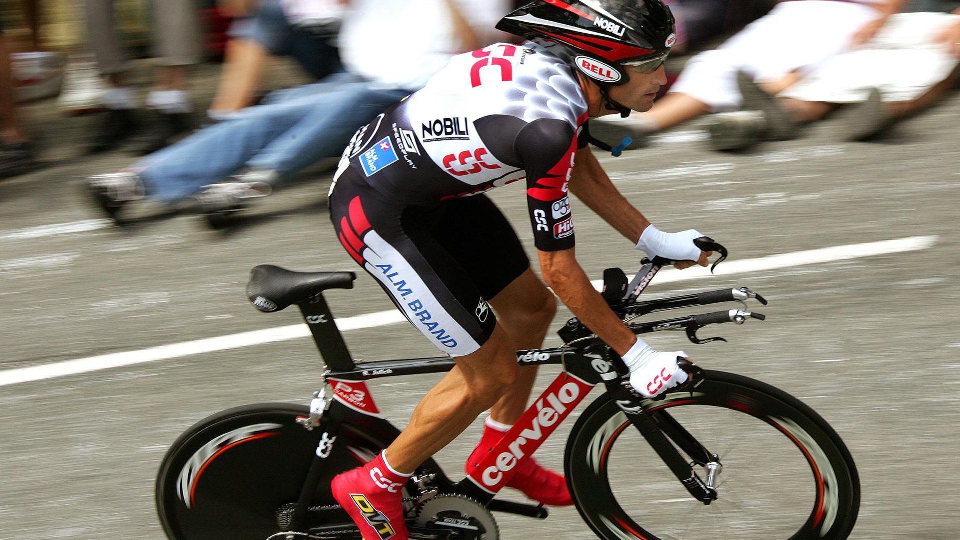 逆境中的勇士：伤病逆袭的励志故事感动无数，逆境中的人